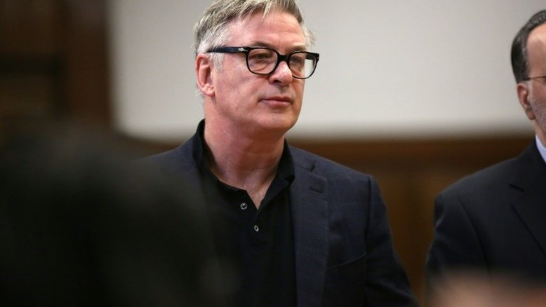 Produção de 'Rust' recebe multa máxima por falhas de segurança que levaram ao disparo de Alec Baldwin