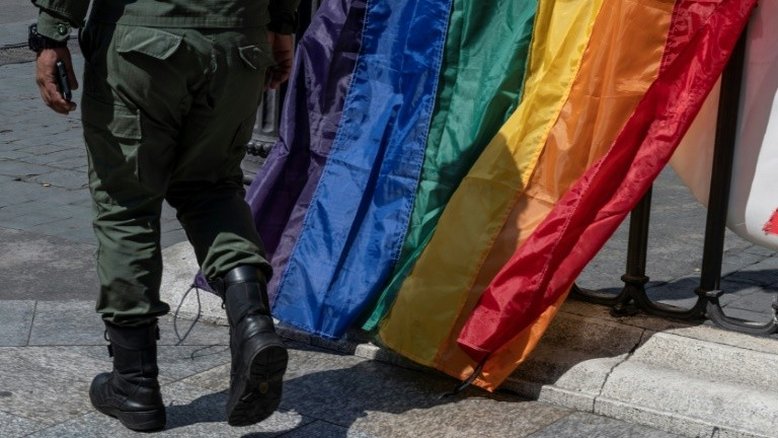 Militares homossexuais na Venezuela enfrentam prisão ou expulsão