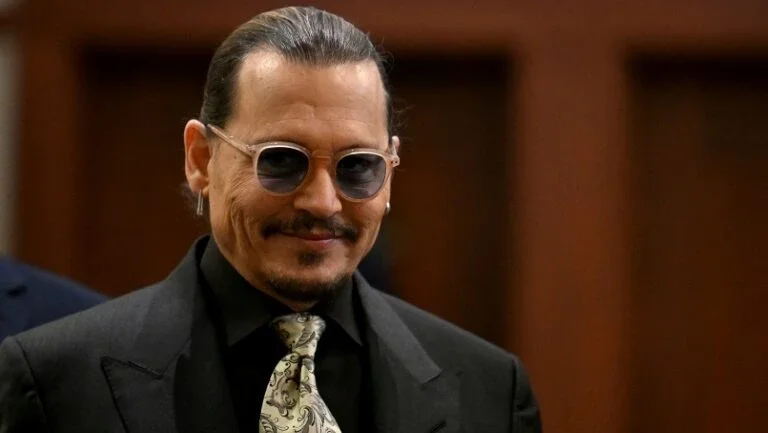 Johnny Depp testemunha em julgamento contra sua ex-mulher Amber Heard