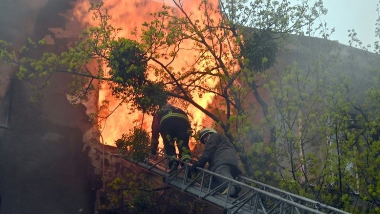 Comoção nas ruas de Kharkiv após novos bombardeios