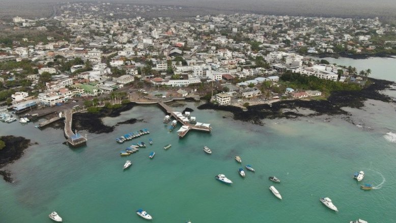 Embarcação que transportava diesel naufraga nas ilhas equatorianas de Galápagos