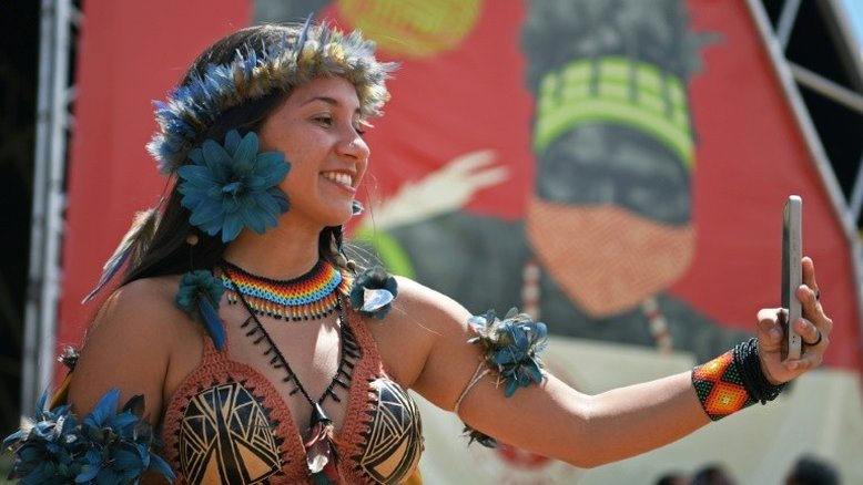 'Influencers' indígenas levam a luta ancestral para as redes