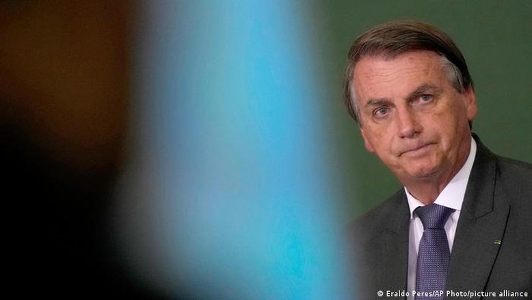 Rosa Weber estabelece prazo para Bolsonaro explicar indulto