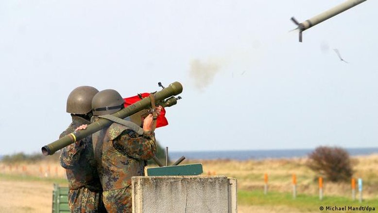 Ministra alemã da Defesa: armas para Ucrânia "no limite"