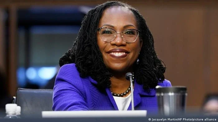 Senado confirma primeira mulher negra na Suprema Corte dos EUA