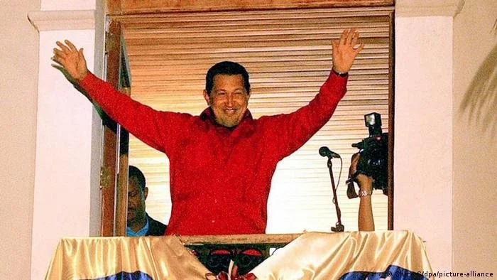 Tentativa de golpe que forteleceu Hugo Chávez completa 20 anos