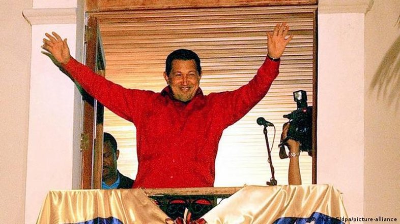 Tentativa de golpe que forteleceu Hugo Chávez completa 20 anos