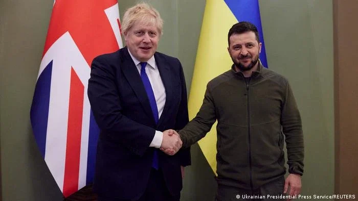 Em Kiev, Boris Johnson relata "apoio inabalável" à Ucrânia