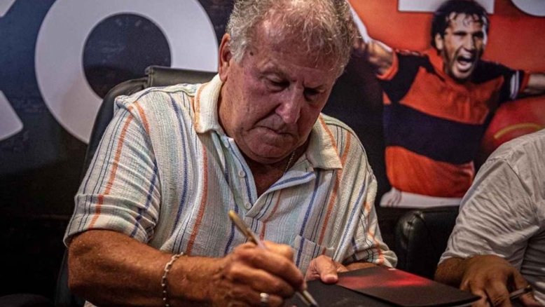 Zico já pediu a chefes de torcida para 'não cantar mais' música que ofende Pelé e Maradona