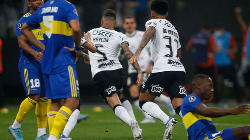 Maycon marca duas vezes, Corinthians supera Boca Juniors e lidera na Libertadores