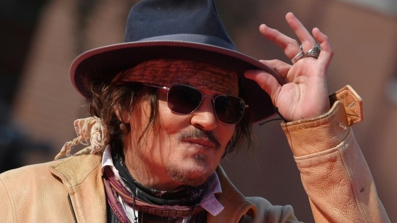 Johnny Depp e ex-esposa Amber Heard voltam ao tribunal