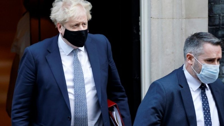 Veja as festas ilegais que fragilizam Boris Johnson