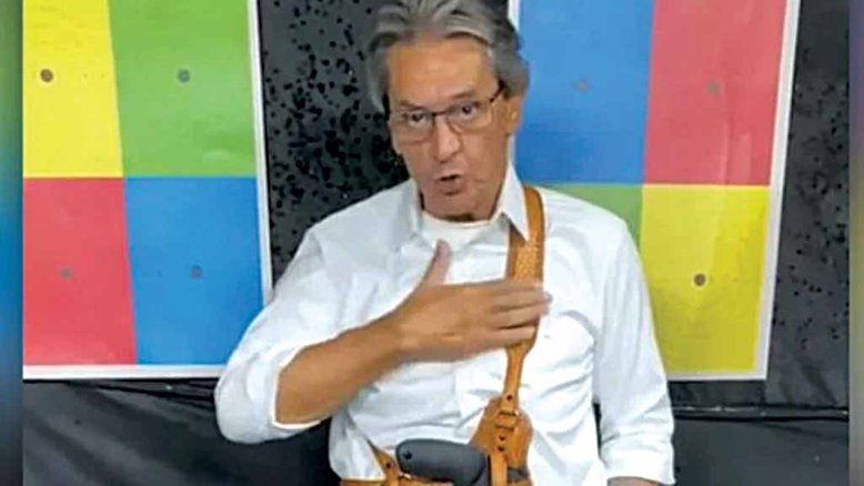 JEFFERSON Ex-presidente do PTB e pivô do Mensalão, foi preso em agosto de 2021, depois de aparecer em vídeos empunhando arma e pedindo o fechamento do STF. Desde janeiro está em prisão domiciliar