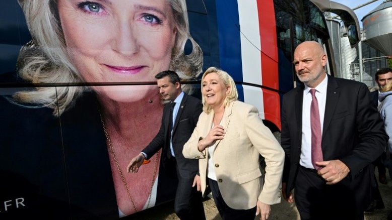 Le Pen não acredita em recuo de Macron no projeto de reforma da Previdência na França
