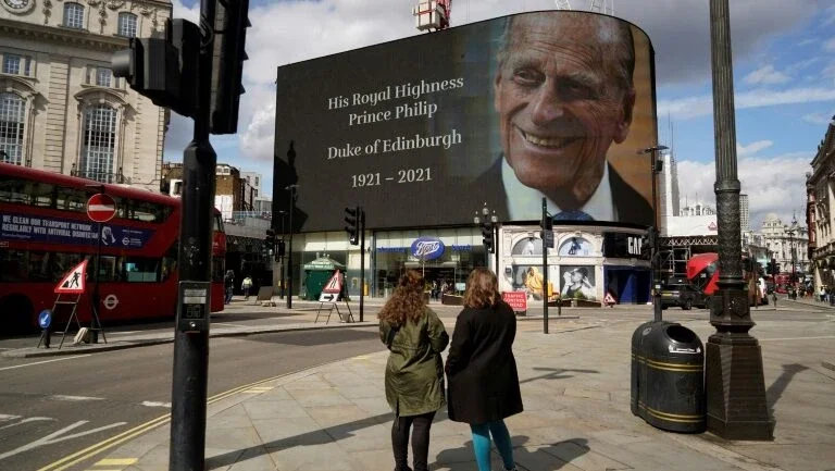 Realeza britânica compartilha poema em homenagem ao príncipe Philip, morto há um ano