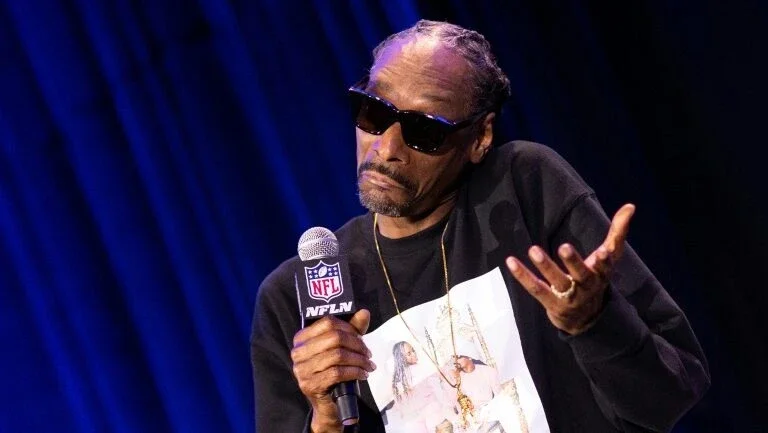 Mulher retira denúncia por agressão sexual contra Snoop Dogg