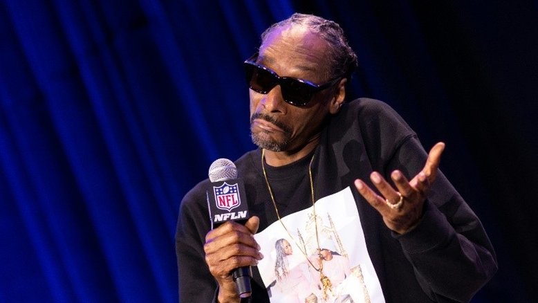 Mulher retira denúncia por agressão sexual contra Snoop Dogg