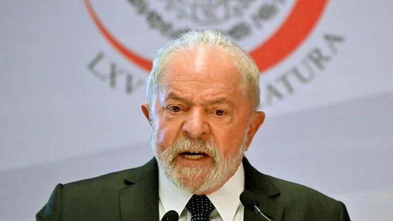 Ex-presidente Lula pede para 