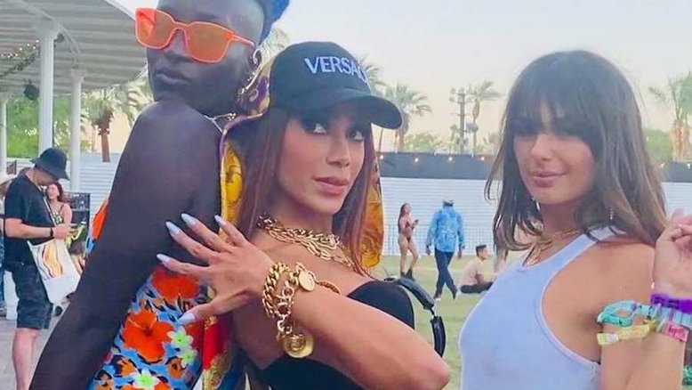 Look de Anitta com direito a 'calcinha à mostra' passa de R$ 7 mil