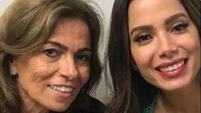 'Ela nunca perdeu contato com suas origens', diz mãe de Anitta sobre a cantora