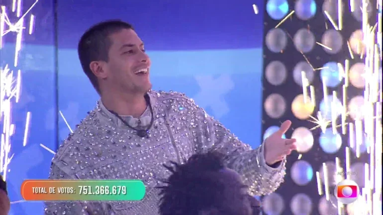 Arthur Aguiar é campeão do BBB22