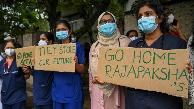 Protestos explodem no Sri Lanka por escassez de combustível