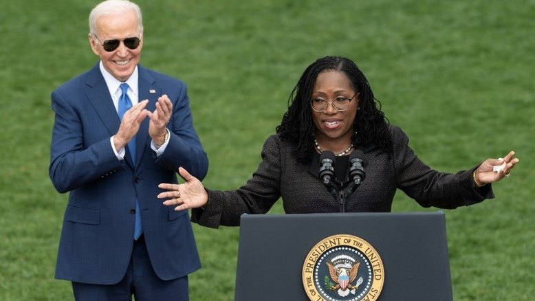Histórico: Joe Biden entra para a galeria dos justos