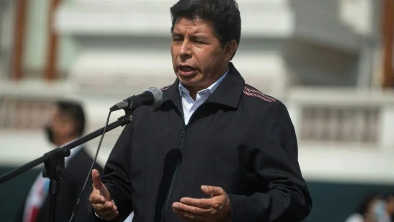 Congresso do Peru aprova moção não vinculativa pedindo renúncia de Castillo