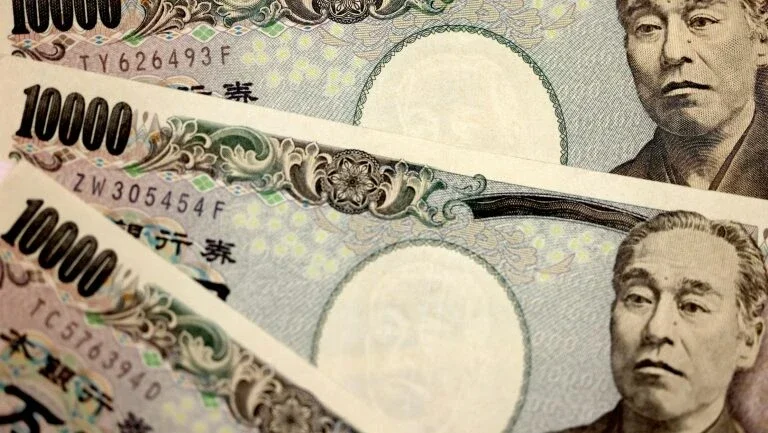 Iene registra o menor nível em relação ao dólar em duas décadas