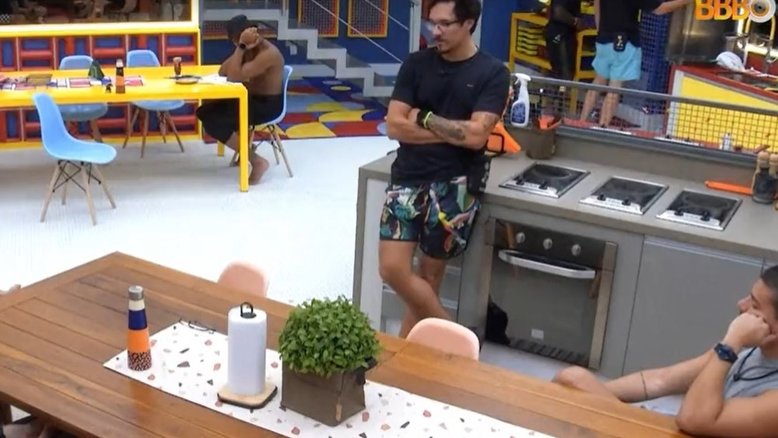BBB22: Sem saber de acidente de Rodrigo, brothers especulam tragédia