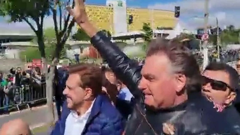 Bolsonaro lidera motociata em SP com cobrança de ingresso e 'área VIP'
