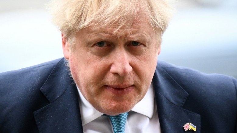 Oposição pede renúncia de Boris Johnson, multado por 'escândalo das festas' na covid
