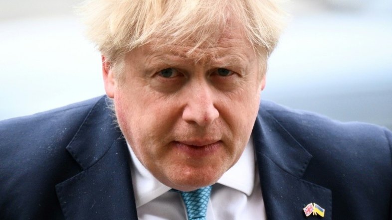 Oposição pede renúncia de Boris Johnson, multado por 'escândalo das festas' na covid