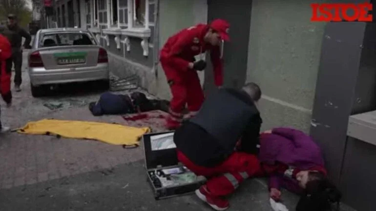 Cenas de terror em Kharkiv após bombardeio da Rússia