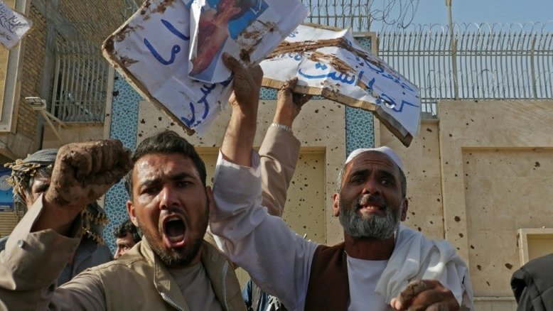 Protestos no Afeganistão por vídeos de maus-tratos a refugiados afegãos no Irã