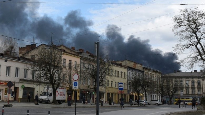 Bombardeios russos perturbam segurança relativa de Lviv