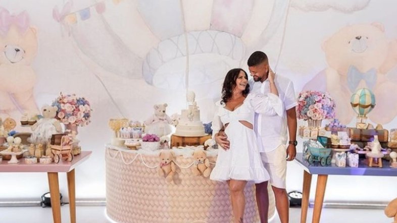 Viviane Araújo e Guilherme Militão descobrem que serão pais de menino em chá de revelação
