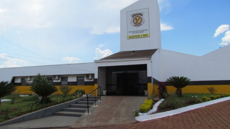 Homem comete crimes para ficar com namorado na cadeia: ‘Me prende, pelo amor de Deus’
