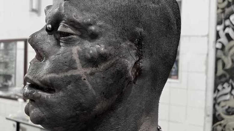 'Diabão' celebra fim do uso de máscaras em SP arrancando orelha: 'Emocionado'