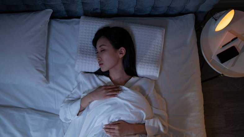 mulher dormindo, como interpretar sonhos