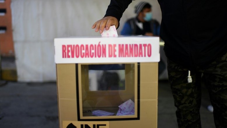 Mexicanos votam sobre continuidade do mandato do presidente López Obrador