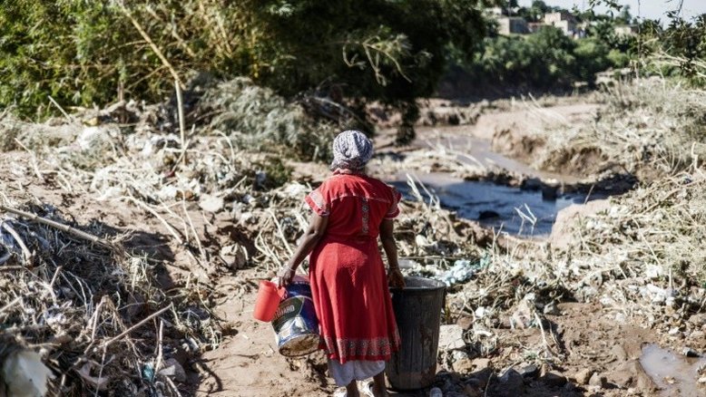 Quase 400 mortos por enchentes na África do Sul; busca por desaparecidos continua