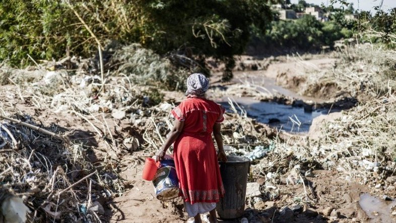 Quase 400 mortos por enchentes na África do Sul; busca por desaparecidos continua