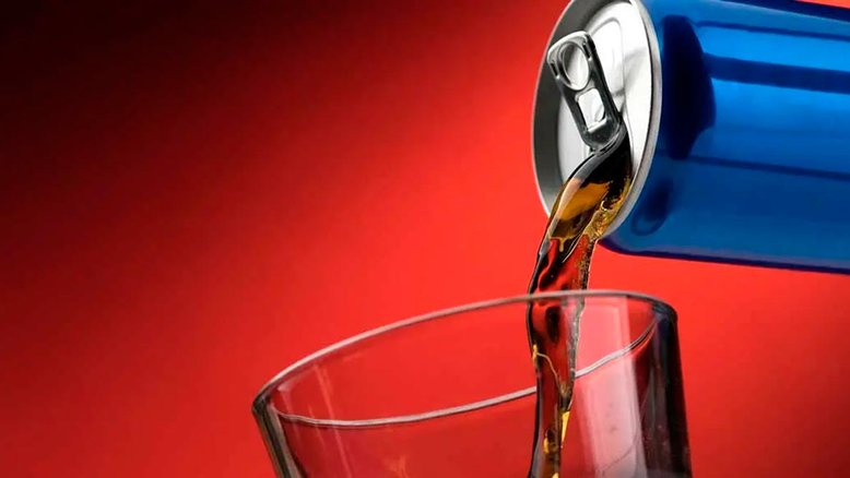 Garoto mexicano de 6 anos morre após beber copo com energético (Foto: iStock)