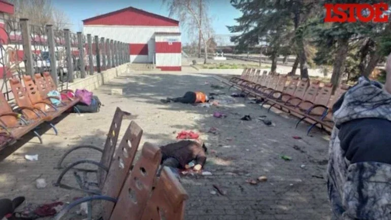 Explosão mata mais de 30 civis em estação de trem de Kramatorsk