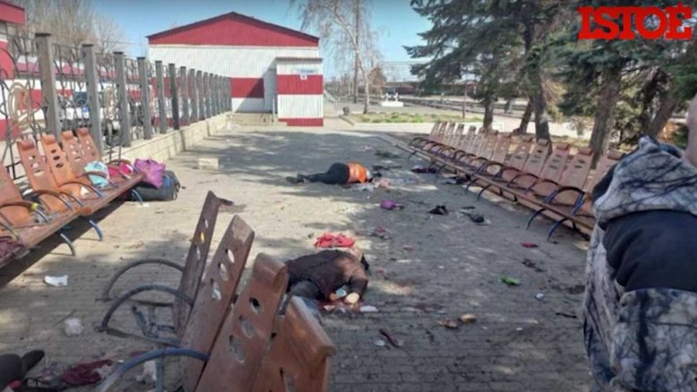Explosão mata mais de 30 civis em estação de trem de Kramatorsk