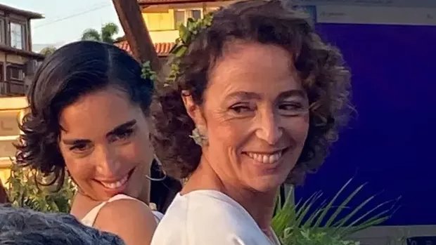 Jornalistas da Globo Candice Carvalho e Mônica Barbosa se casam em Búzios
