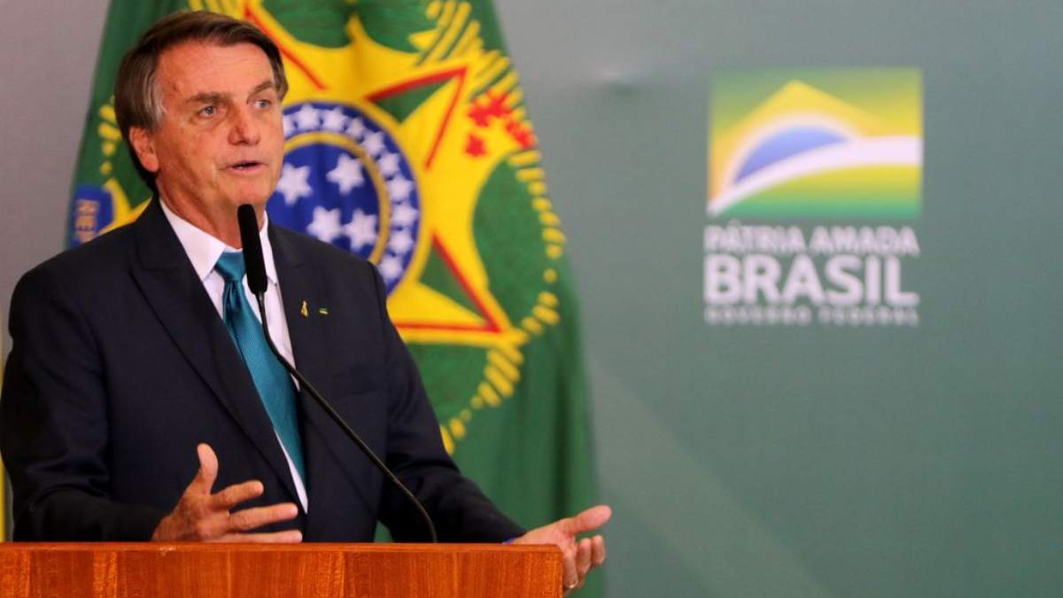 Bolsonaro diz que vai questionar CEO do WhatsApp sobre acordo com TSE