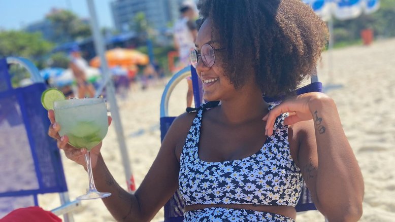 Ex-BBB Jessilane fala sobre vida amorosa em post na praia: ‘Abandonada’