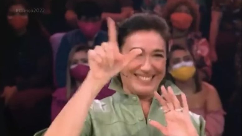 Lilia Cabral faz L 'de Lula' na hora de votar no "Domingão com Huck"; veja vídeo